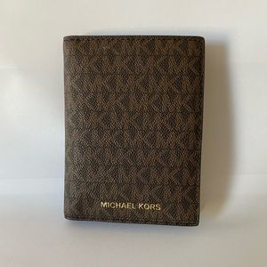 NWOT Michael Kors Passport Holder